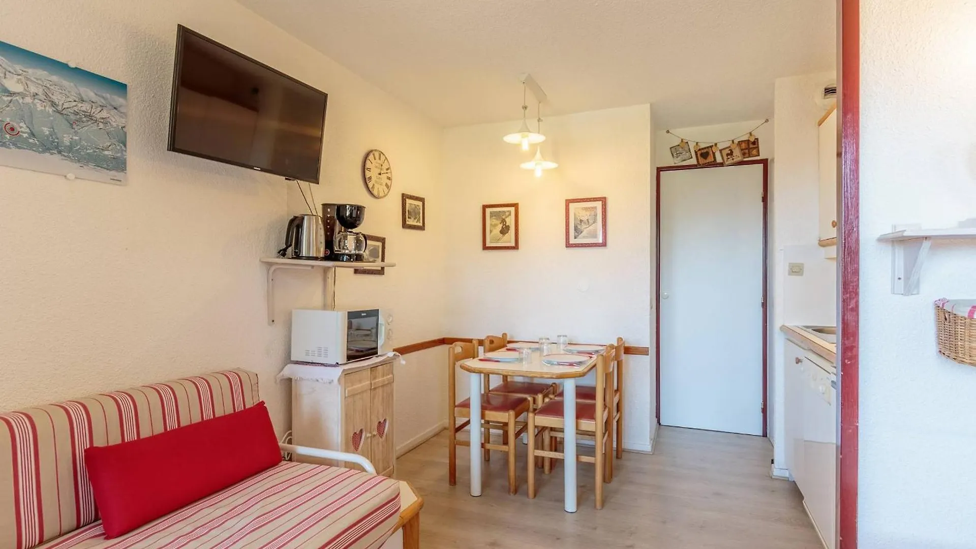 Charmant 2 Pieces Renove, Acces Skis Aux Pieds, Proche Commerces Et Remontees, Balcon Sud-Ouest - Fr-1-353-23 La Plagne Apartment